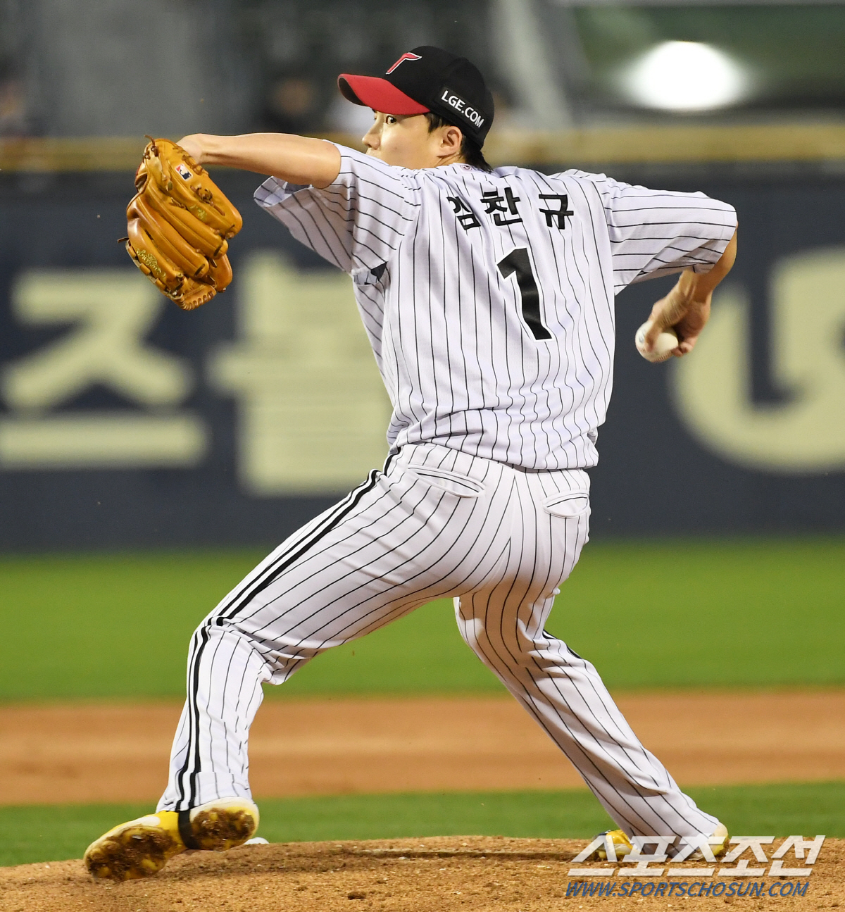 3:4→10:4, 2:3→8:3, 0:2→9:5. DH 1,2차전 싹쓸이…