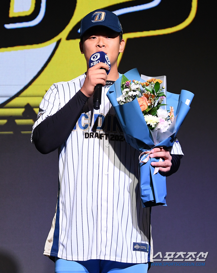 '인생 2회차 루키' 오른팔 바치겠다는 NC 김휘건, 당찬 포부에 이어 …