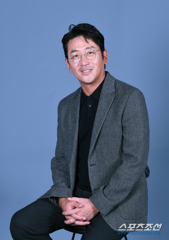 [단독 종합] "17년 기다려온 청룡 트로피"..'수리남', 하정우의 터…