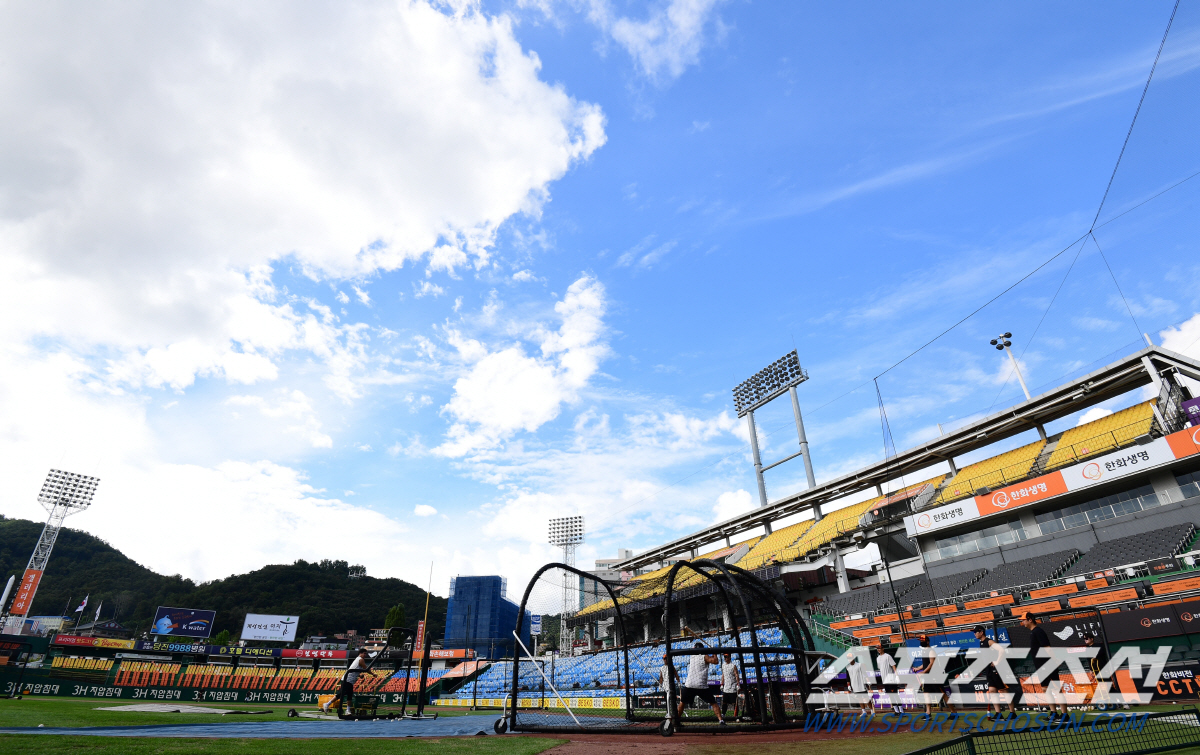 8일간 6개 팀과 9연전…선발투수 박박 긁어 7명 투입, 한화 죽음의 9…