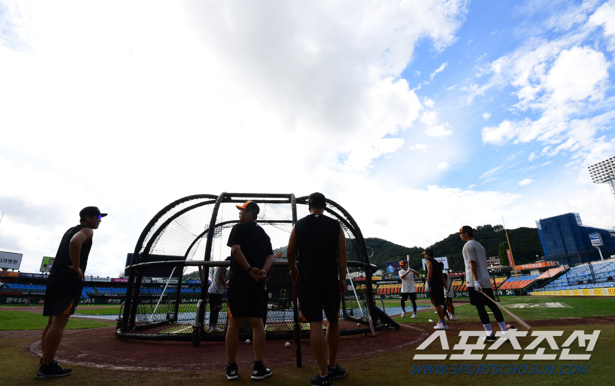 8일간 6개 팀과 9연전…선발투수 박박 긁어 7명 투입, 한화 죽음의 9…