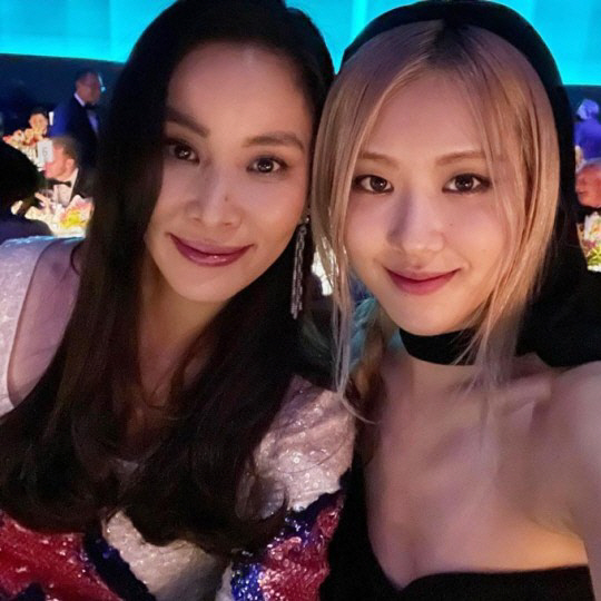 고소영, 이번에도 '25살 차' 로제와 '볼하트♥' 찐 우정 인증