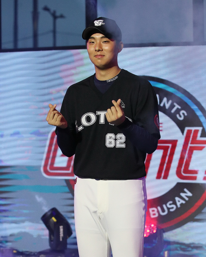 '태극마크' AG 에이스 빠진 2자리, 베테랑 아닌 젊은피로 채울까? 사…