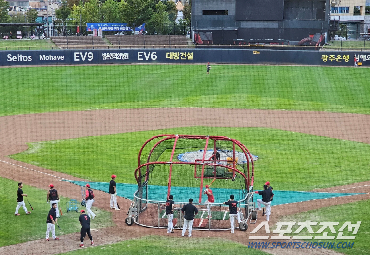 5타수 침묵→팀까지 5위 추락…'제2의 이종범' 나머지 훈련 자청, 퇴근…