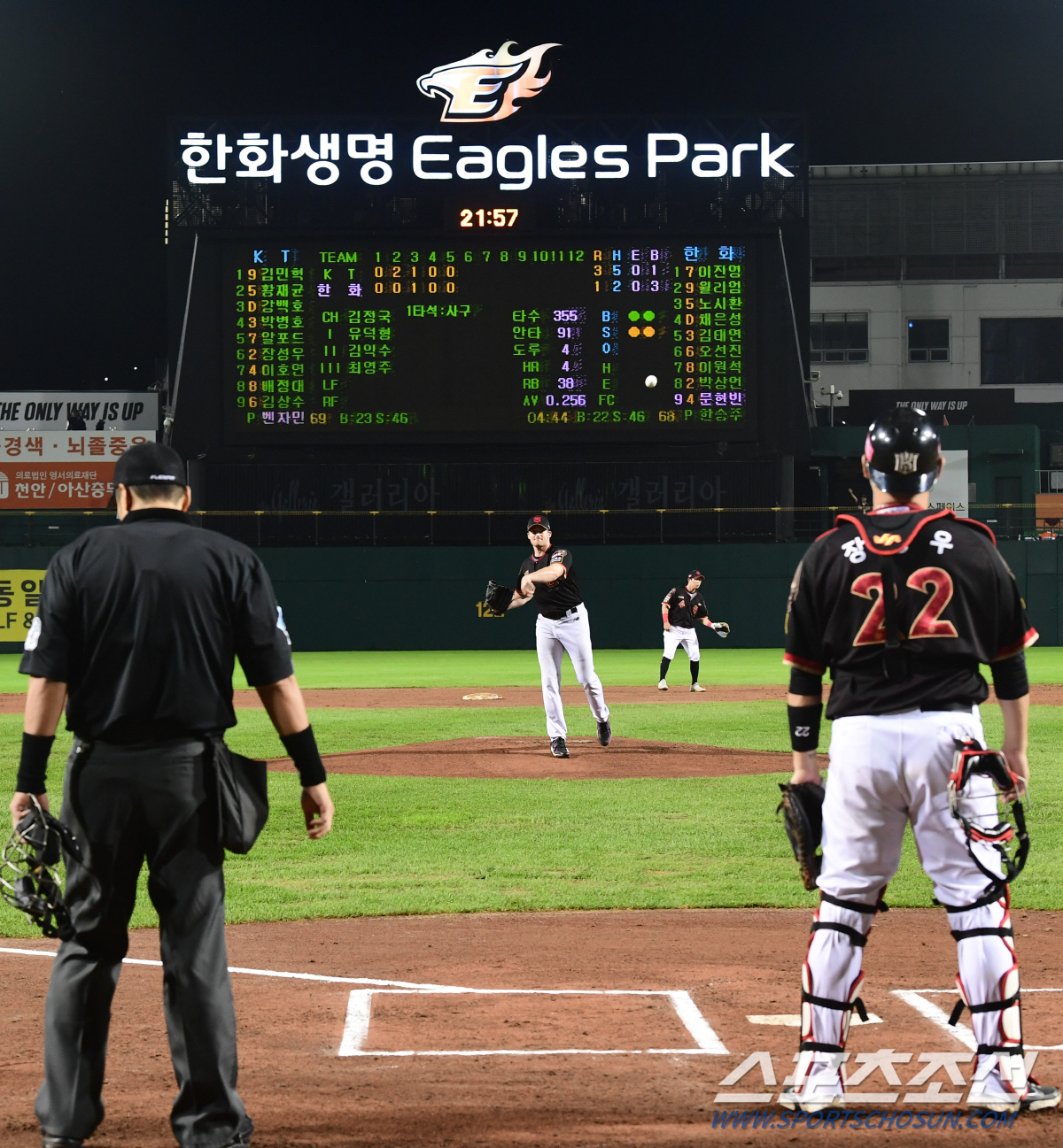 1차전 오후 2시 시작→우천 중단 204분→2차전 오후 11시 26분 종…
