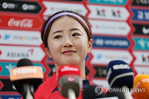 (파주=연합뉴스) 박동주 기자 = 항저우 아시안게임 여자축구 대표팀 최유리가 18일 오전 경기도 파주 NFC에서 취재진과 인터뷰하고 있다. 2023.9.18 pdj6635@yna.co.kr