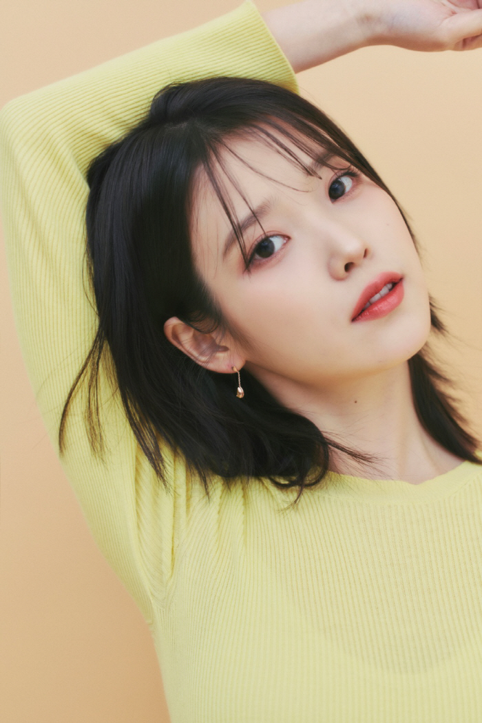 아이유, 데뷔기념일 맞아 의료+복지 취약계층에 '3억원 기부' [공식]