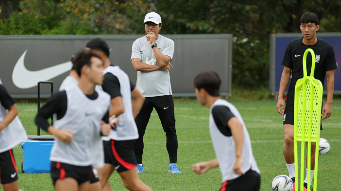 '시작도 안했는데?' 우즈벡-홍콩, 남자축구 16강행 '확정', 황선홍호…