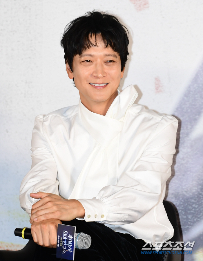 '천박사' 강동원 "영화 보니 내 나이 많이 느껴져..多캐릭터 가능하게 …
