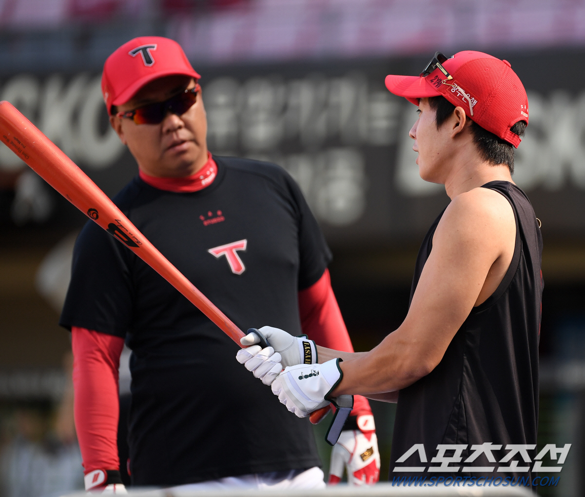 "나이스 배팅 박찬호 파이팅" 부상 안고 타격훈련 소화한 타이거즈 리드오…