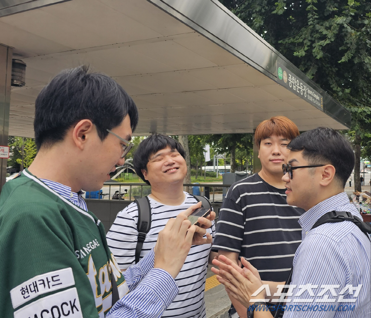 "실시간중계 직관!" 1년2개월만에 확 달라진 야구장,시각장애'찐팬'들의…