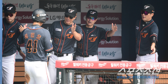 윌리엄스 밀어내고 주전 좌익수로…복학생 최인호 주전 경쟁 '게임 체인저'…