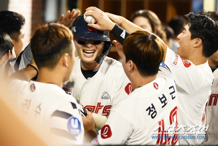 아이돌 못지 않은 '부산 대세 인증', 지하철역 생일 축하 광고도 떴다……