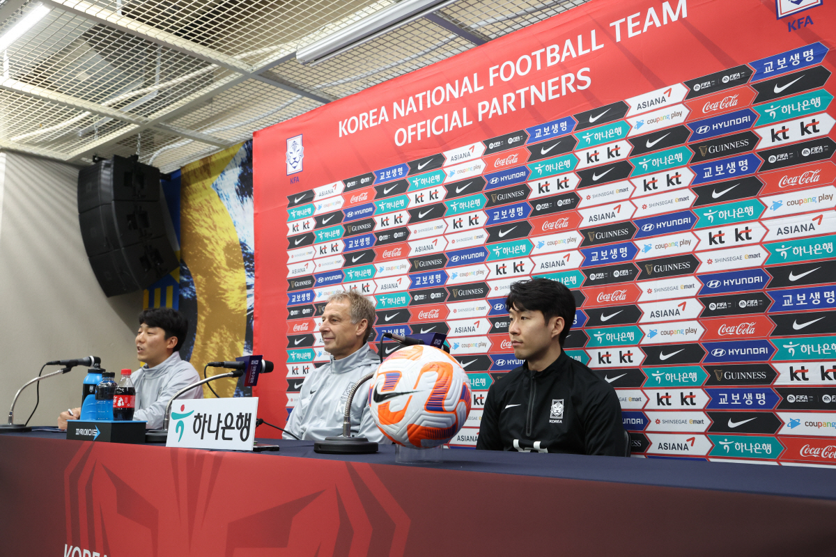 日매체 '클린스만 이틀 연속 K리그 방문만으로 화제, 모리야스 감독에겐 …