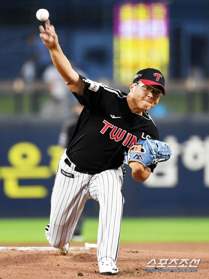 '전설의 드래프트' 동기생에 가렸던 9R 투수, 끝까지 포기하지 않았다.…