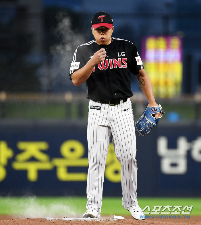 '전설의 드래프트' 동기생에 가렸던 9R 투수, 끝까지 포기하지 않았다.…