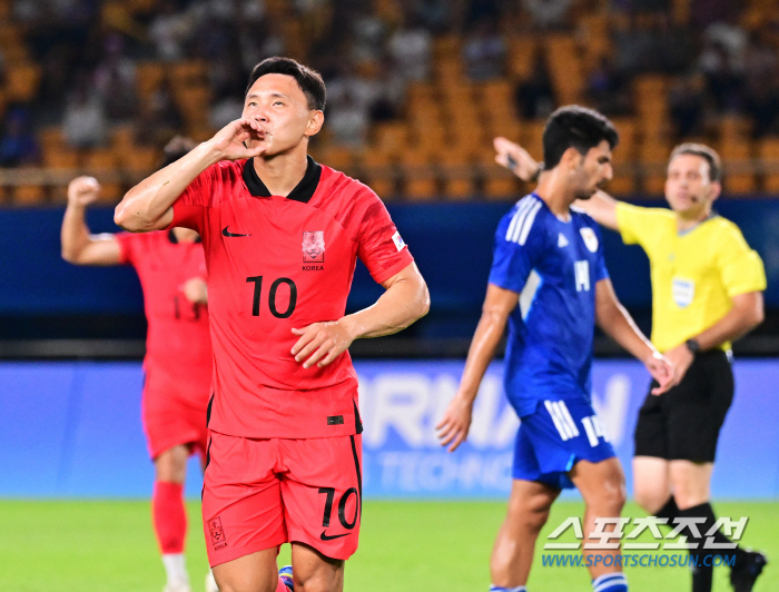 '나 천천히 가도 되겠네' 9-0 승리 지켜본 이강인의 조크, 절친 조영…