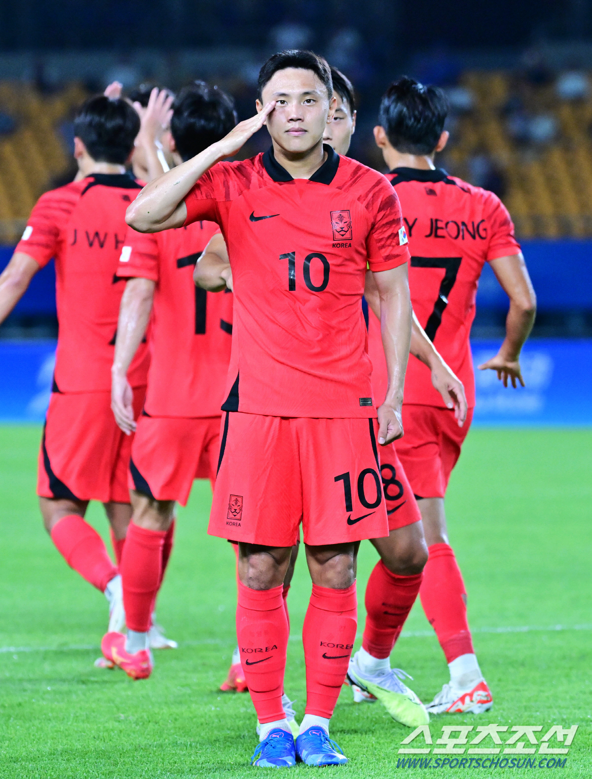 '나 천천히 가도 되겠네' 9-0 승리 지켜본 이강인의 조크, 절친 조영…