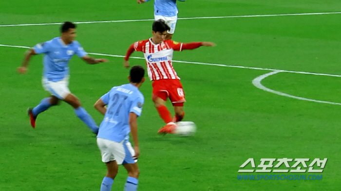 [맨시티Live]황인범 중원 맹활약, 츠르베나 맨시티에 1-0 앞선 채 …