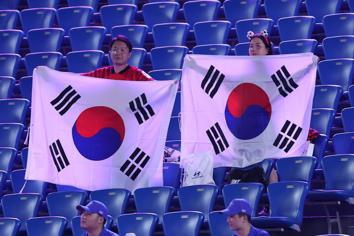 황선홍을 '홍선홍'이라 부른 中진행자의 '대단한 결례', 황새도 그냥 넘…