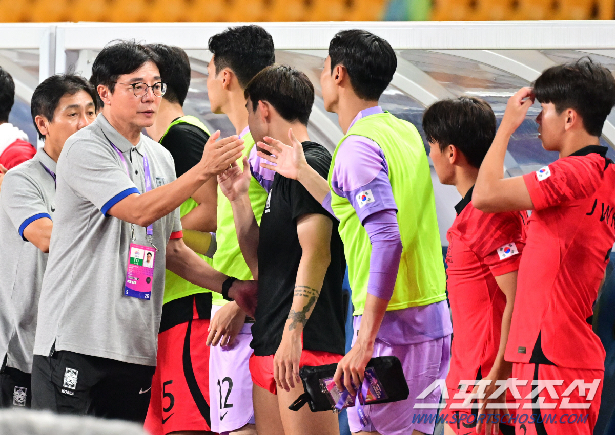 황선홍을 '홍선홍'이라 부른 中진행자의 '대단한 결례', 황새도 그냥 넘…