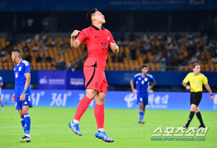 뚝배기 2명 뽑았는데…'황새'의 최전방 1순위는 '조영욱+고영준', 아직…