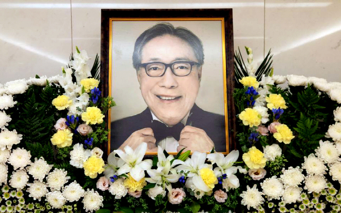 [종합] "국민 할아버지, 국민 아빠 영면에 들다"…故변희봉·노영국, 오…