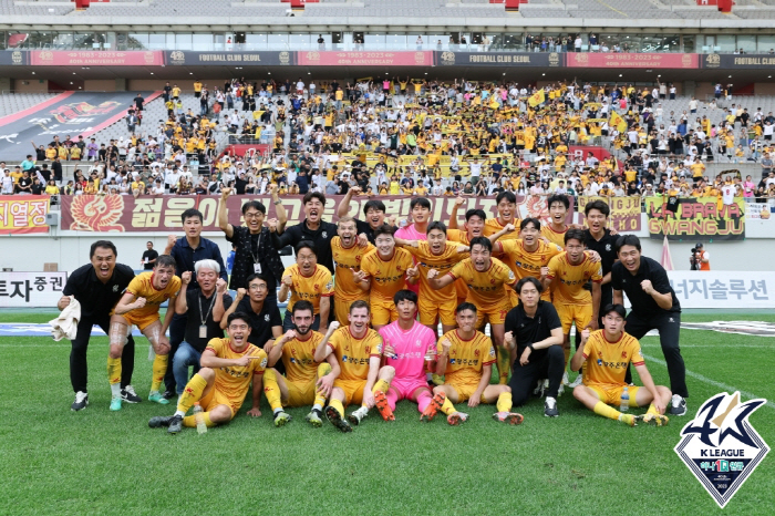 '논두렁밭두렁' 최악 환경 속 고공행진, 광주FC "기적 같은 상황, 검…