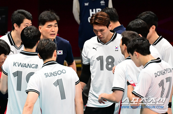 '랭킹 73위' 배구 후진국에 충격패! 명예회복 꿈꾸던 한국의 민낯, A…