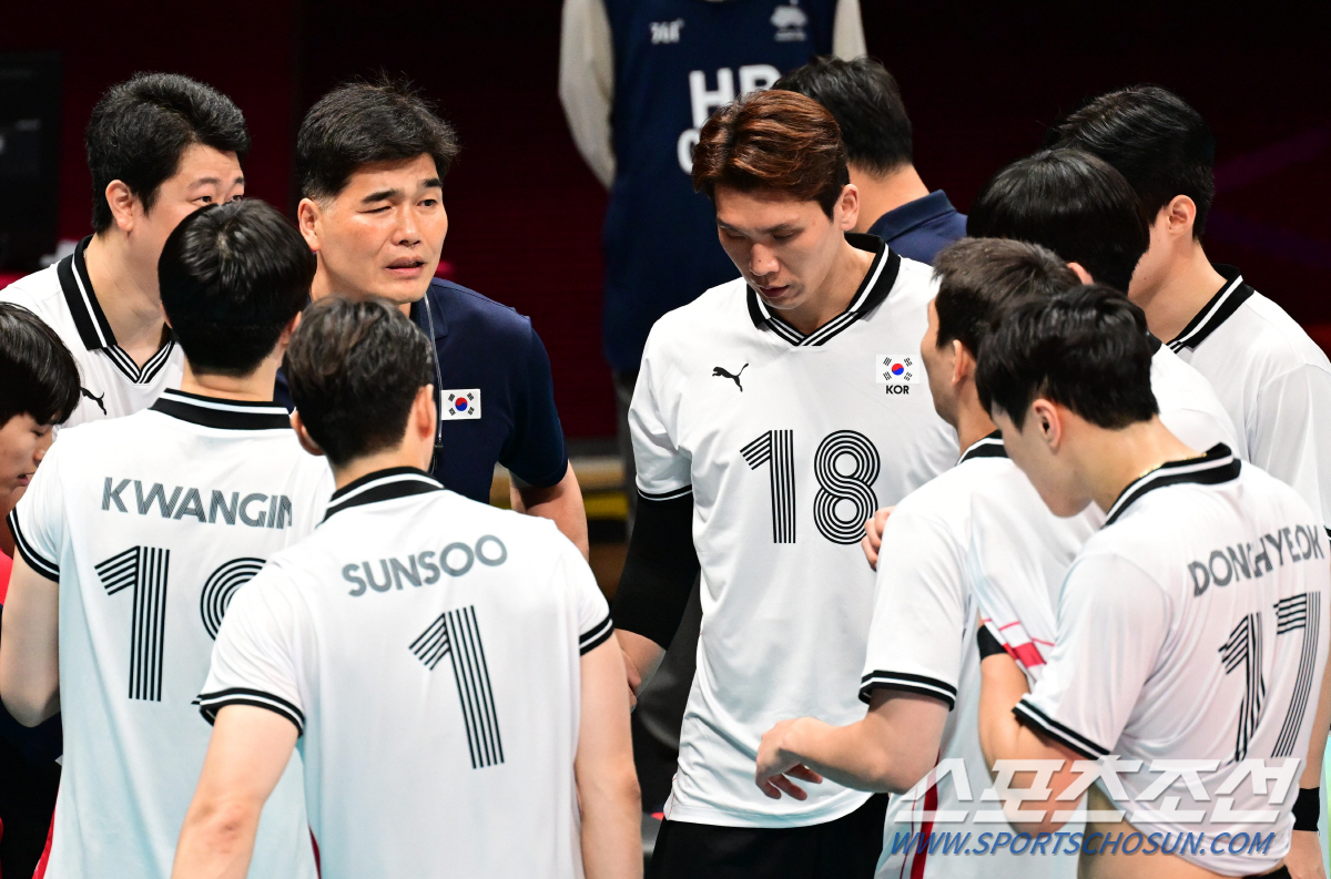 '랭킹 73위' 배구 후진국에 충격패! 명예회복 꿈꾸던 한국의 민낯, A…