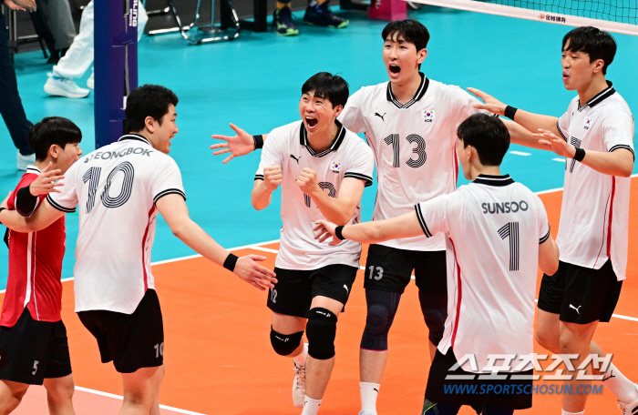'랭킹 73위' 배구 후진국에 충격패! 명예회복 꿈꾸던 한국의 민낯, A…