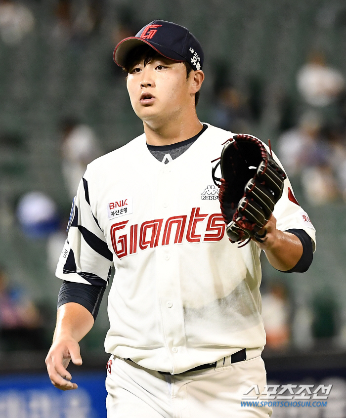 '필승조→캡틴→영건마저 이탈' 아스라히 멀어진 롯데의 가을야구…이젠 정말…