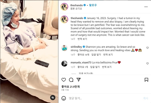 암 투병 배우 섀넌 도허티 '베벌리힐스' 출연진 재회…기립박수