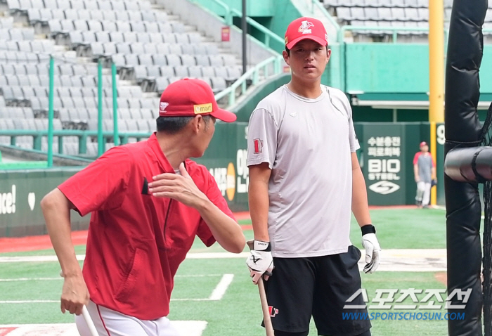 '내가 맴매 해야 겠니?' 투수출신 김원형 감독 직접 배트까지 들었다. …