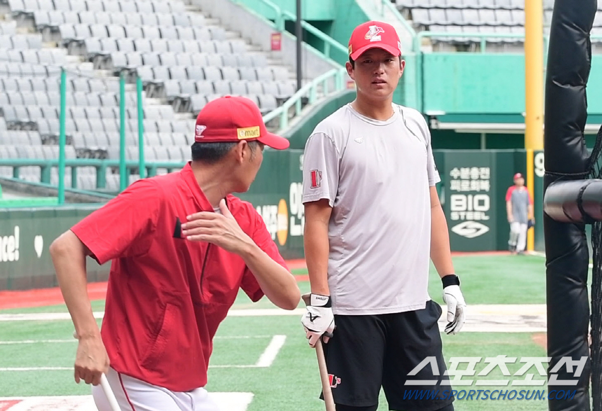 '내가 맴매 해야 겠니?' 투수출신 김원형 감독 직접 배트까지 들었다. …