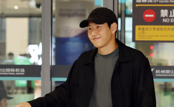 [항저우 인터뷰]'결전지 도착' 이강인 "꼭 좋은 결과 내겠다"…'공항 …