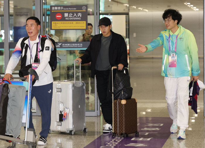 [항저우 인터뷰]'결전지 도착' 이강인 "꼭 좋은 결과 내겠다"…'공항 …