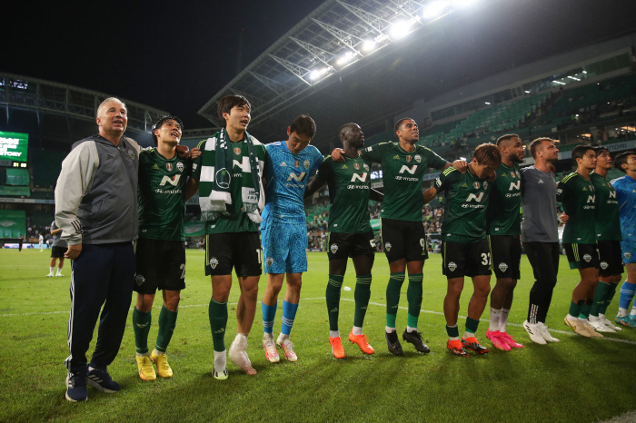 "막 내린 '현대가 우승 전쟁' 시대" 울산도, 전북도 더 이상 물러설 …