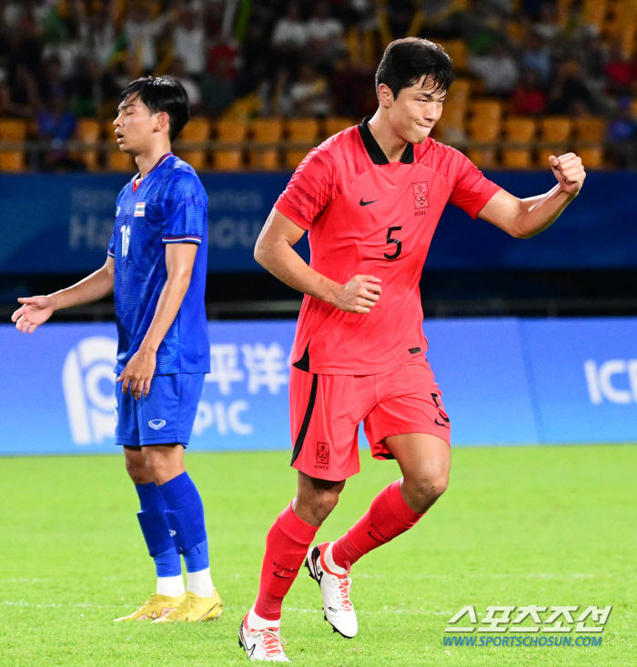 태국이 기회 날리자 "짜요" 외친 중국 관중…한국은 또 '대승'으로 응답…