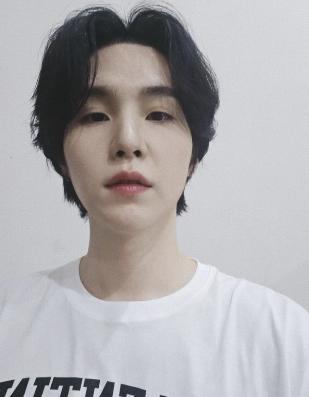 [종합] "2025년 완전체로 만나"…슈가, 오늘(22일) BTS 3번째…