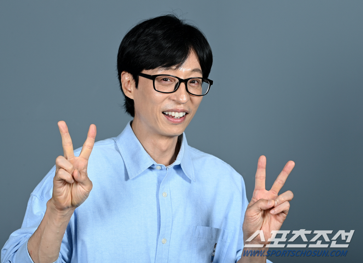 [단독③] '2조 재산설' 유재석 "슈퍼카 타고 가을 옷 쇼핑..저도 좀…