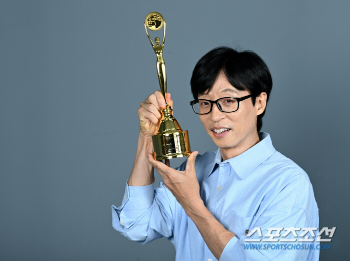 [단독③] '2조 재산설' 유재석 "슈퍼카 타고 가을 옷 쇼핑..저도 좀…
