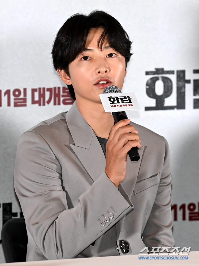 '케이티♥'송중기 "아이에게 좋은 아빠 되고 싶어…아직은 육아 초보" (…