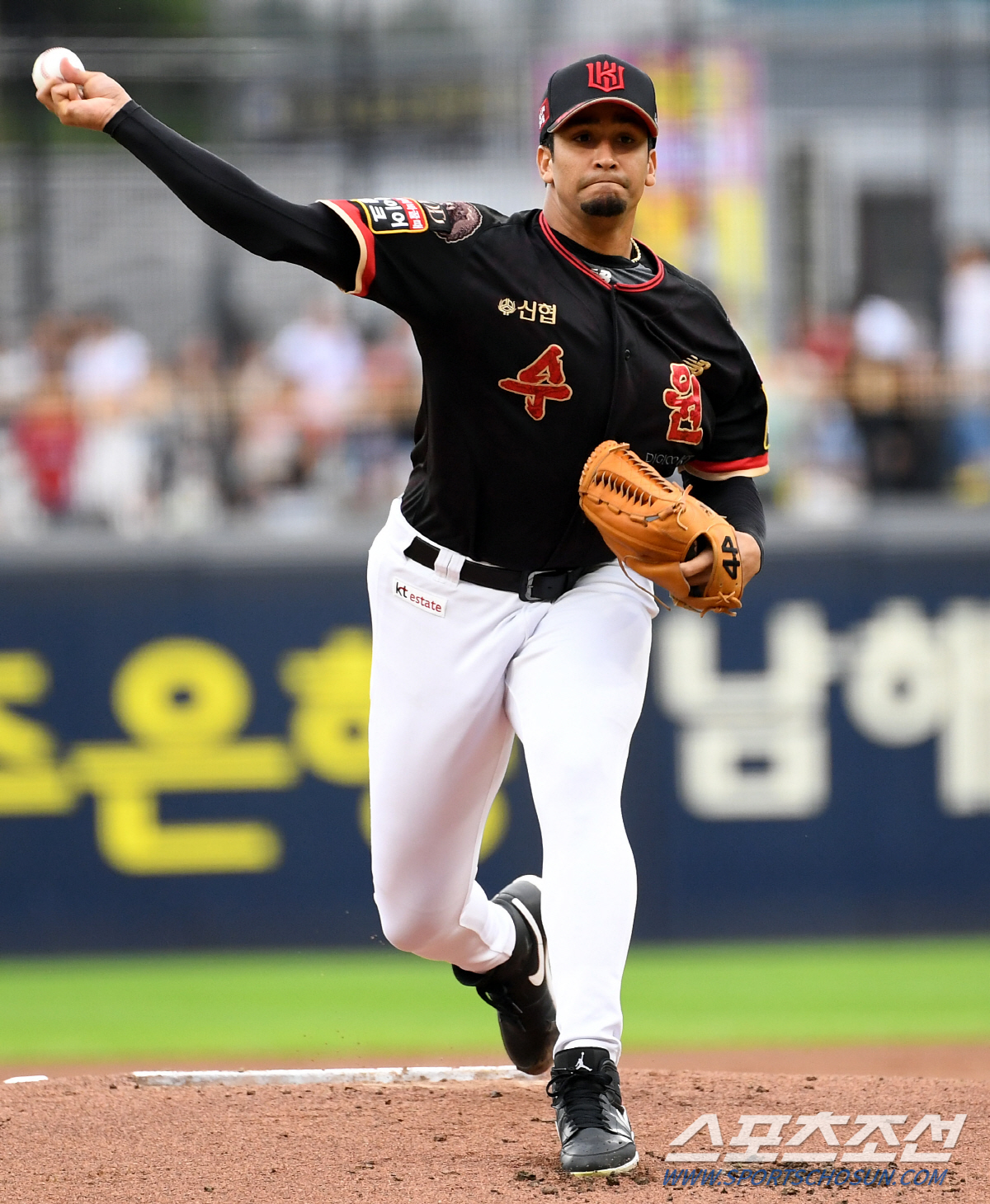 '무패 투수는 천적도 삼킨다' 9회1사까지 노히트노런 쿠에바스 10승무패…