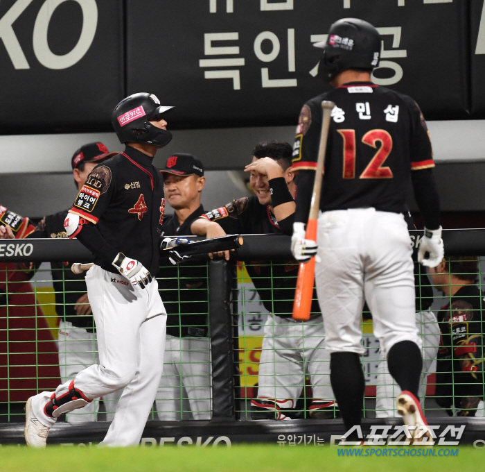 9회초 번트 대타→파울,파울→대타교체→안타. 번트 대타→파울,파울→또 대…