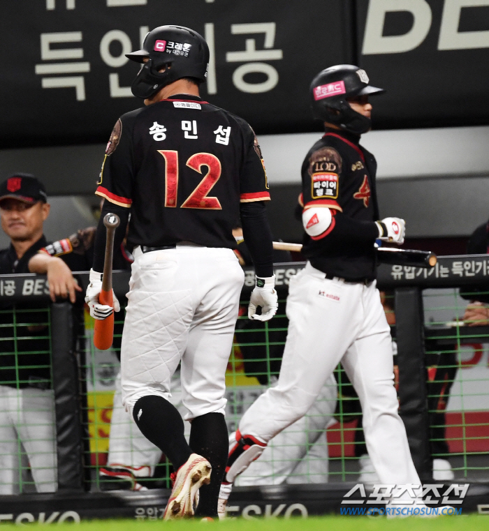 9회초 번트 대타→파울,파울→대타교체→안타. 번트 대타→파울,파울→또 대…