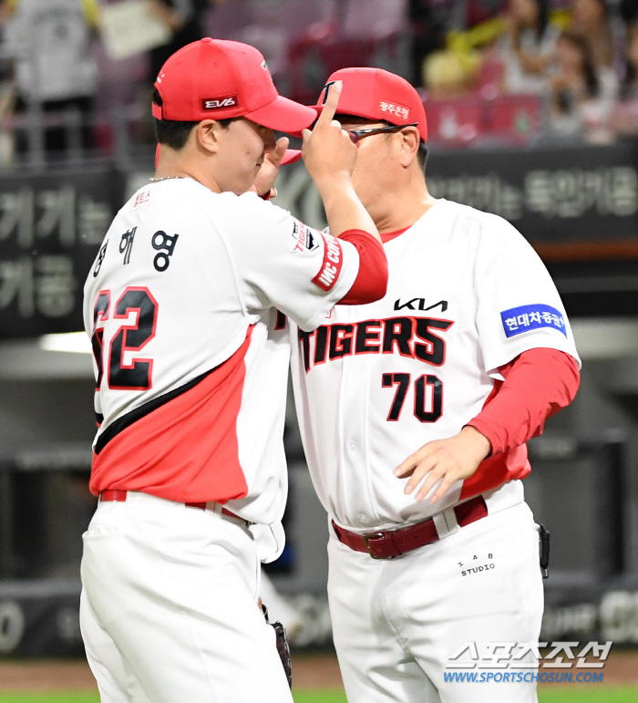 9회 1점차, 2사 만루 3B1S 벼랑끝 진땀 세이브 마무리에 감독의 격…