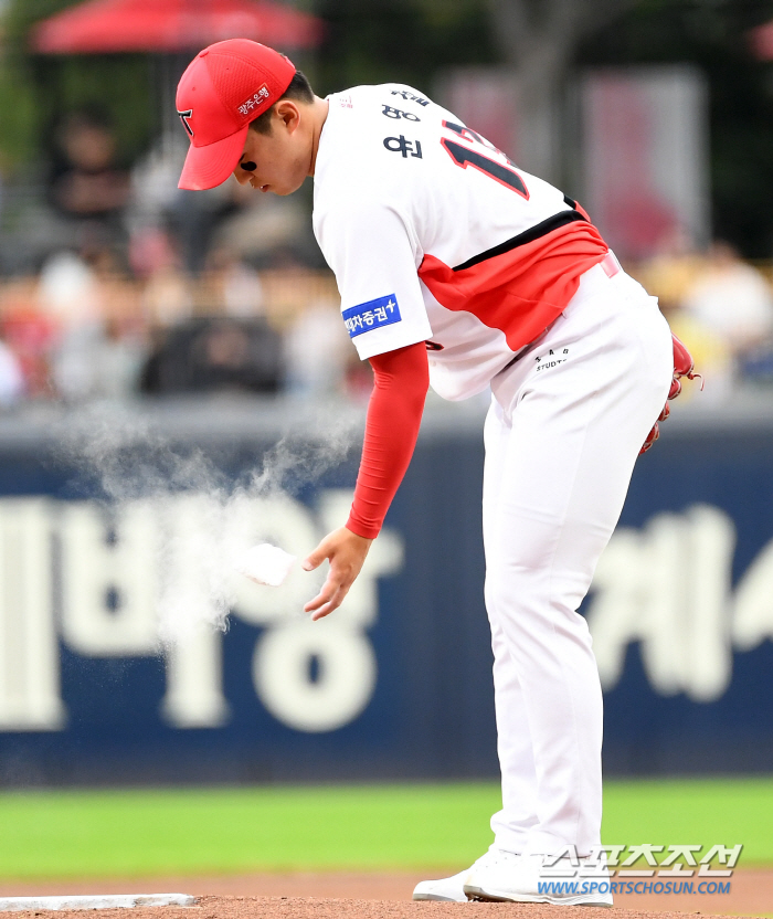 '아기호랑이는 성장 중' 평균 135km 직구도 통한다는 걸 보여준 윤영…