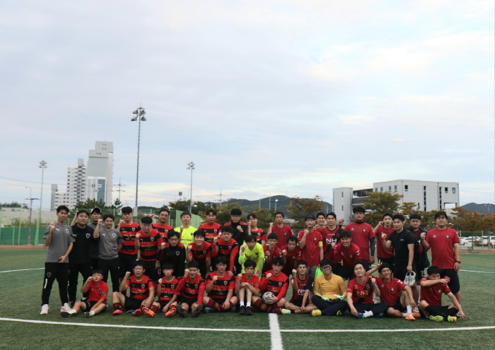 '함께 땀방울 흘린' 경남FC 통합축구단, 포항 통합축구단과 '맞대결'
