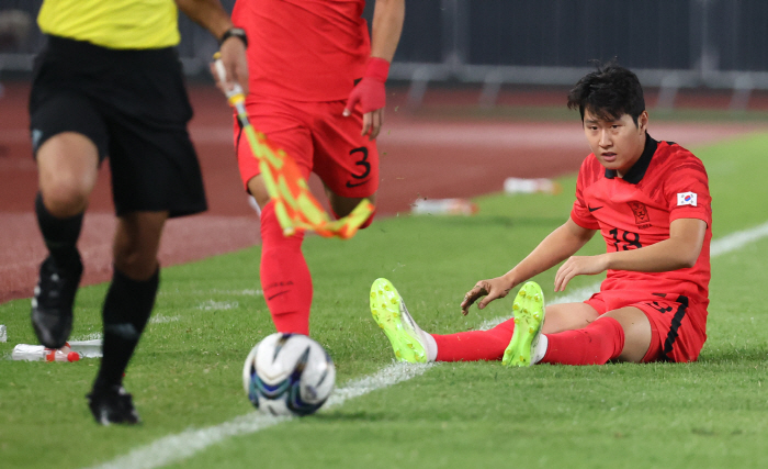 [진화 현장]'이것이 PSG 클래스' 이강인 탈압박+패스에 관중들 일제히…